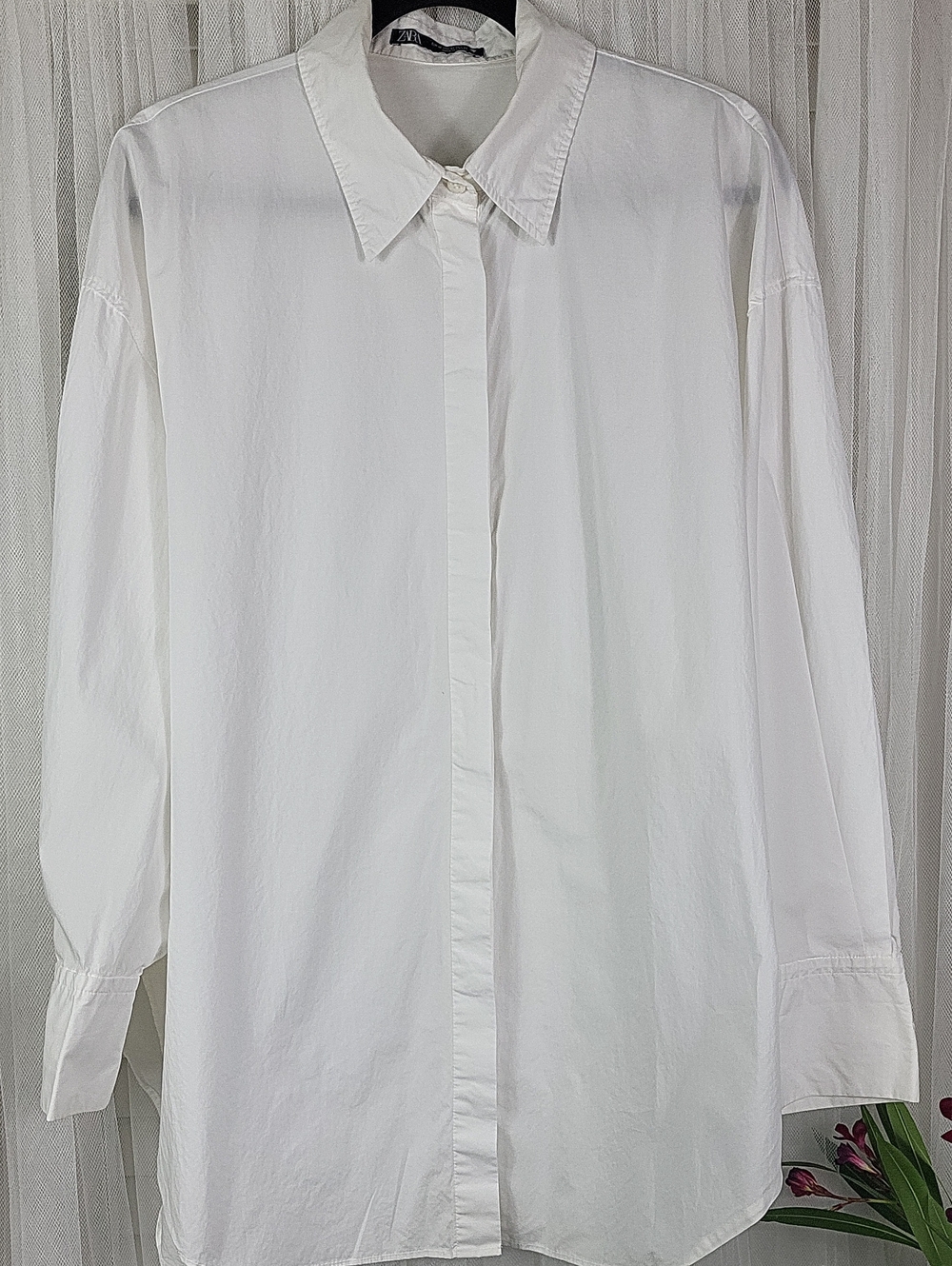 Zara White Long-Sleeve Button-Down Dress Shirt. Size M